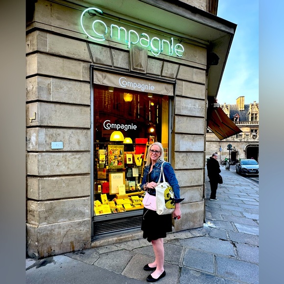 Meet your Posher, Leslie - Picture 1 of 2